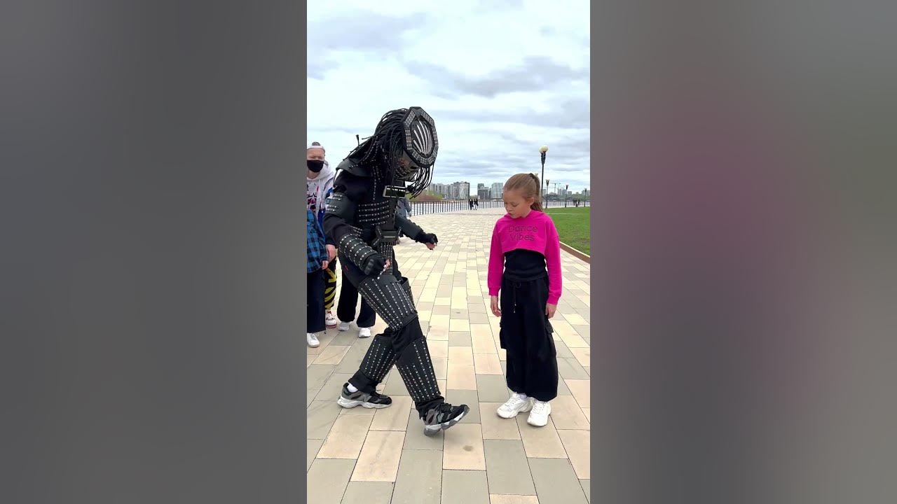 TEACHING SHUFFLE ⭐️ LITTLE GIRL DANCING 😱🔥 ASTRONOMIA TUZELITY NEON MODE 😎💥