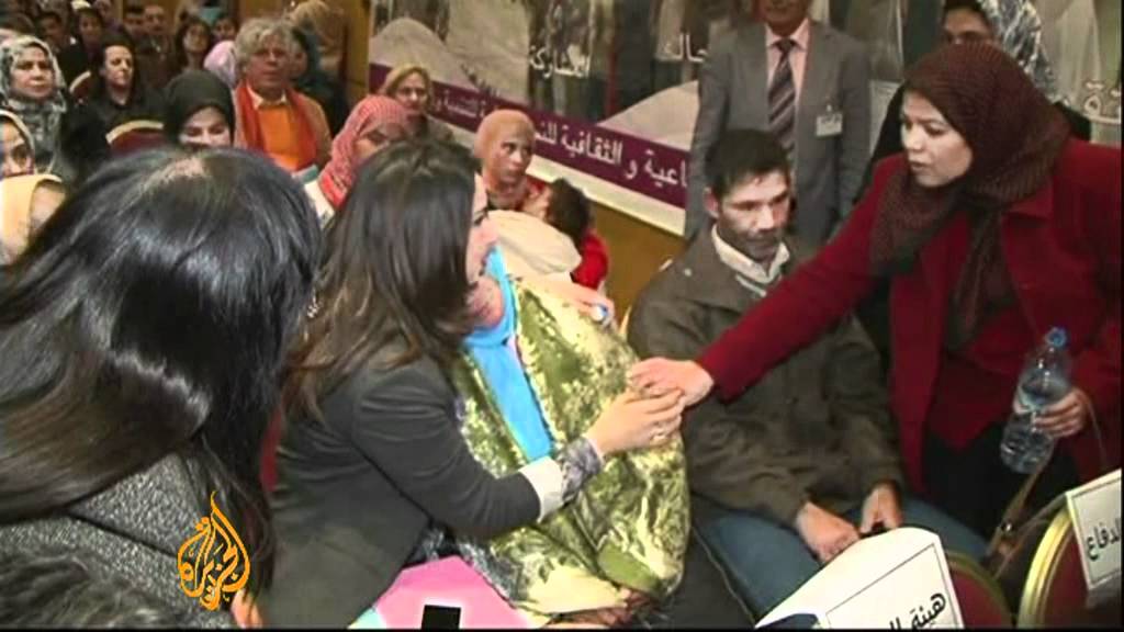 ناشطون مغاربة ينظمون محاكمة صورية ضد "قانون قمعي".