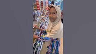 Penjual gemblong yang cantik Jelita.