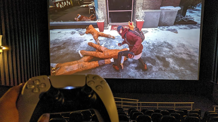 Rentando una sala de cine para jugar con amigos