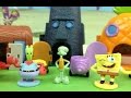 Bob Esponja Mini Figuras y Playset de Fondo de Bikini