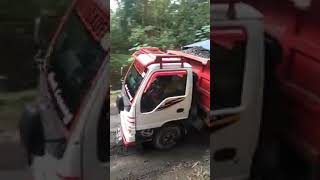 Detik detik truck pasir gagal nanjak