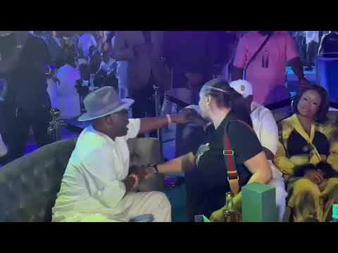 WASIU AYINDE’S WIFE IS SO RESPECTFUL;SEE AS SHE GREETS K1 DE ULTIMATE FRIENDS AT NEW YEAR 2023 DANCE