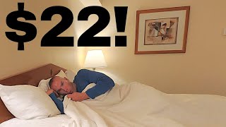 I Stayed in the Cheapest Room on the ENTIRE Las Vegas Strip! screenshot 3