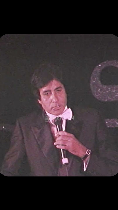 #amitabhbachchan Sings Jiski Biwi Chhoti - Mere Angne Mein LIVE For Jaya Bachchan - CUTEST Throwback