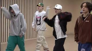 Let It Go - Trainee A’s original choreography (monthly evaluation)