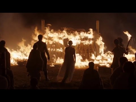 Game Of Thrones - Daenerys(khaleesi) steps into fire 🔥😱