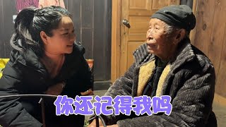 丫头哥要带妈妈去看心脏病秋子回去看伯母102岁的爷爷搞笑了