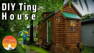 Traveling Art Teacher's teeny Tiny House  mindblowing 18 ft design!