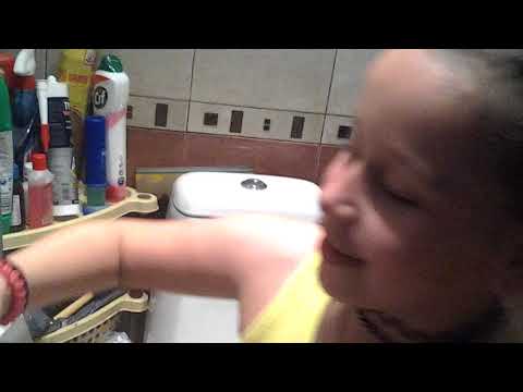 Видео: Как да миете зъбите на котката си