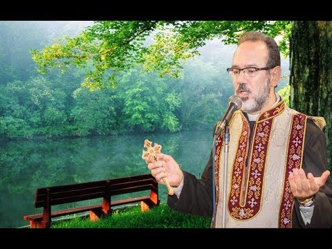 ترنيمة تحتار وتفكر بصوت أبونا توماس رياض