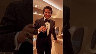 Elvis Presley on the Lisa Marie ✈️ – The King in His Black Paisley Tuxedo