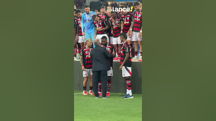 Os capitães e o ídolo Zico levantando a taça do Carioca! Que imagem! FLAMENGO CAMPEÃO! 🔴⚫️