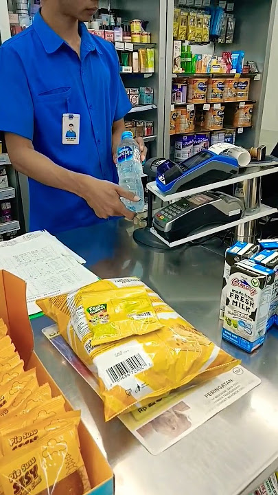 Yeayyy bayar di kasir 🥰🥰🥰 #indomaret #shortsviral #borongsemua #shelleyvlog