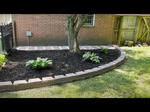 Landscaping / How To Install A Retaining Wall / Tree Ring / Landscape Remodeling / Backyard Makeover