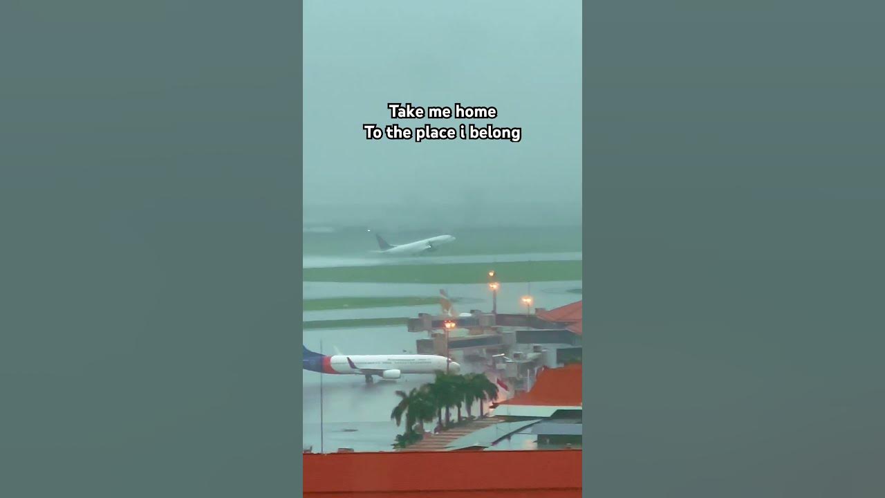 Pesawat take off saat landasan basah #music #song #countrymusic #airtrafficcontrol #pesawat #takeoff