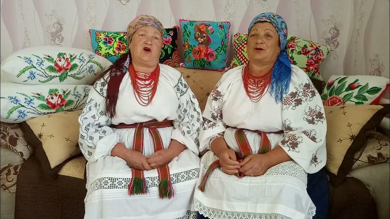 Гарна кучерява песня. Гарна кучерява песня. Я чернява. Гарна кучерява песня. Я чернява гарна кучерява.