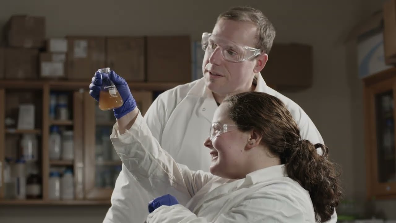 Preview image for Discover Oil-eating Bacteria that Serves the Greater Good video