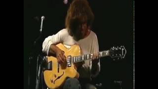 Miniatura de vídeo de "MEDITATION (TOM JOBIM) - PAT METHENY & MICK GOODRICK - MONTREAL JAZZ FESTIVAL - 2005"