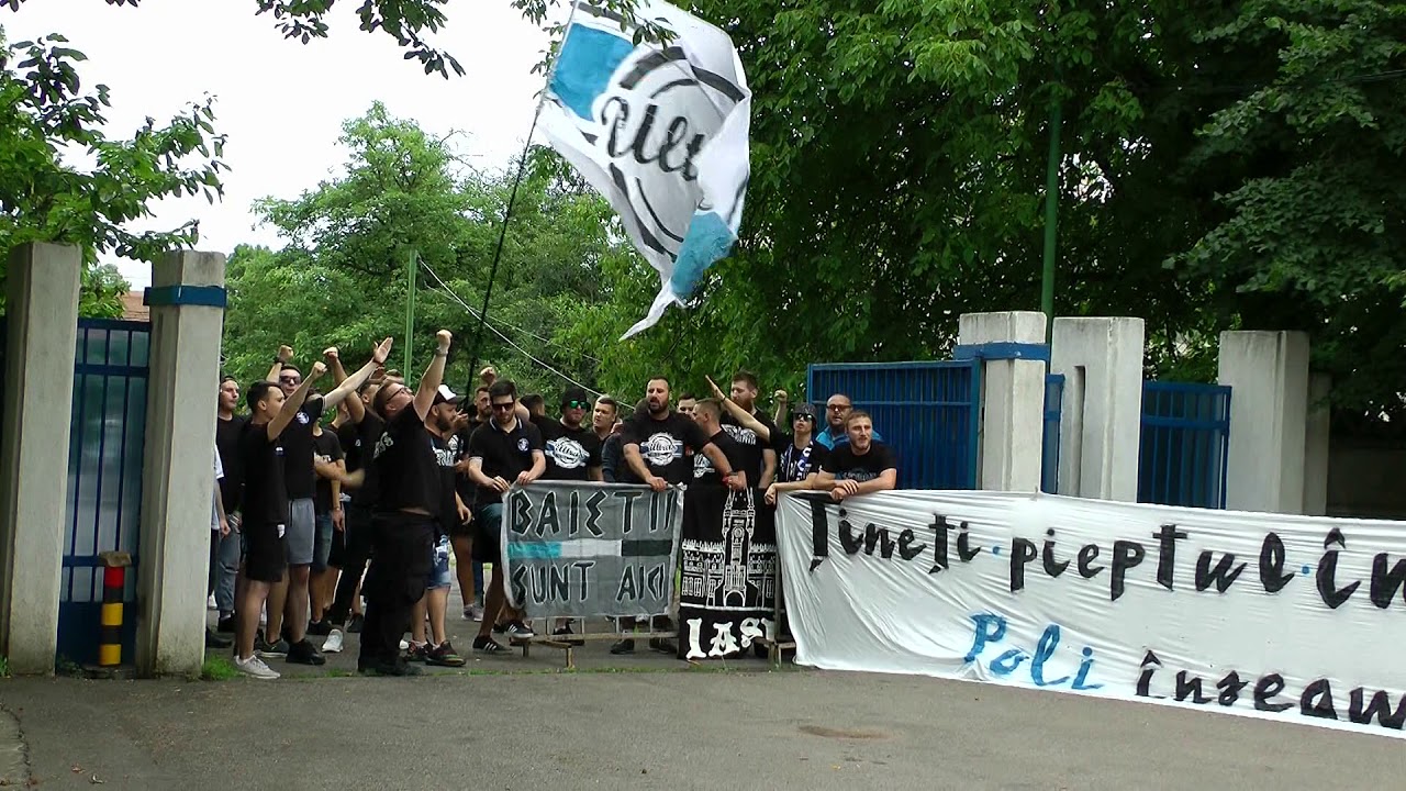 POLI IAȘI- FC VIITORUL // Suporterii Politehnicii, la poarta stadionului înaintea antrenamentului