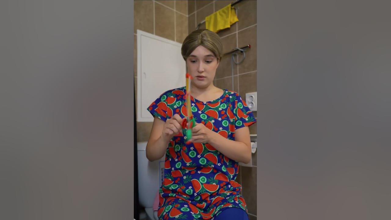 Мама купает тебя в детстве - YouTube