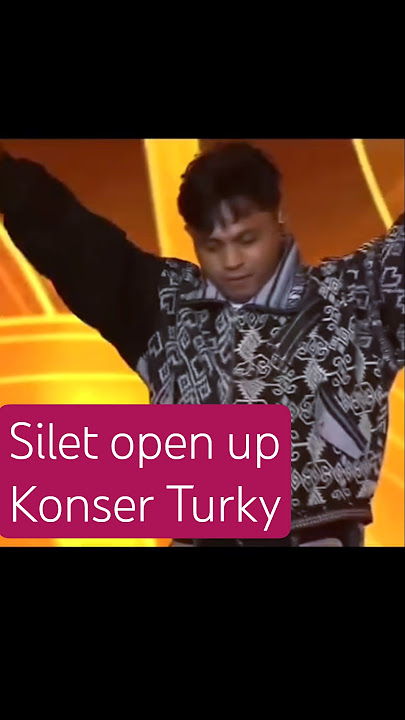 #siletopenup turkey concert_ Kaka plays wrong