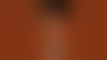 قامت بخلع ملابسها 