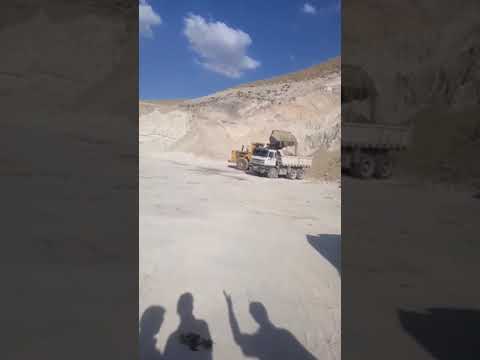 بارگیری لودر کاترپیلار پدر و پسر