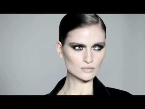 Video: Makyaj trendi F / W 2013/14: parlak dumanlı gözlere sahip siyah yağ etkili gözler