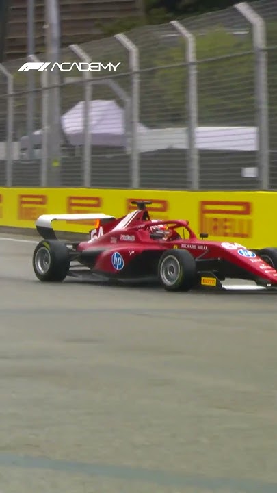 The last-lap that had us all holding our breaths👀 🍿 | F1 Academy