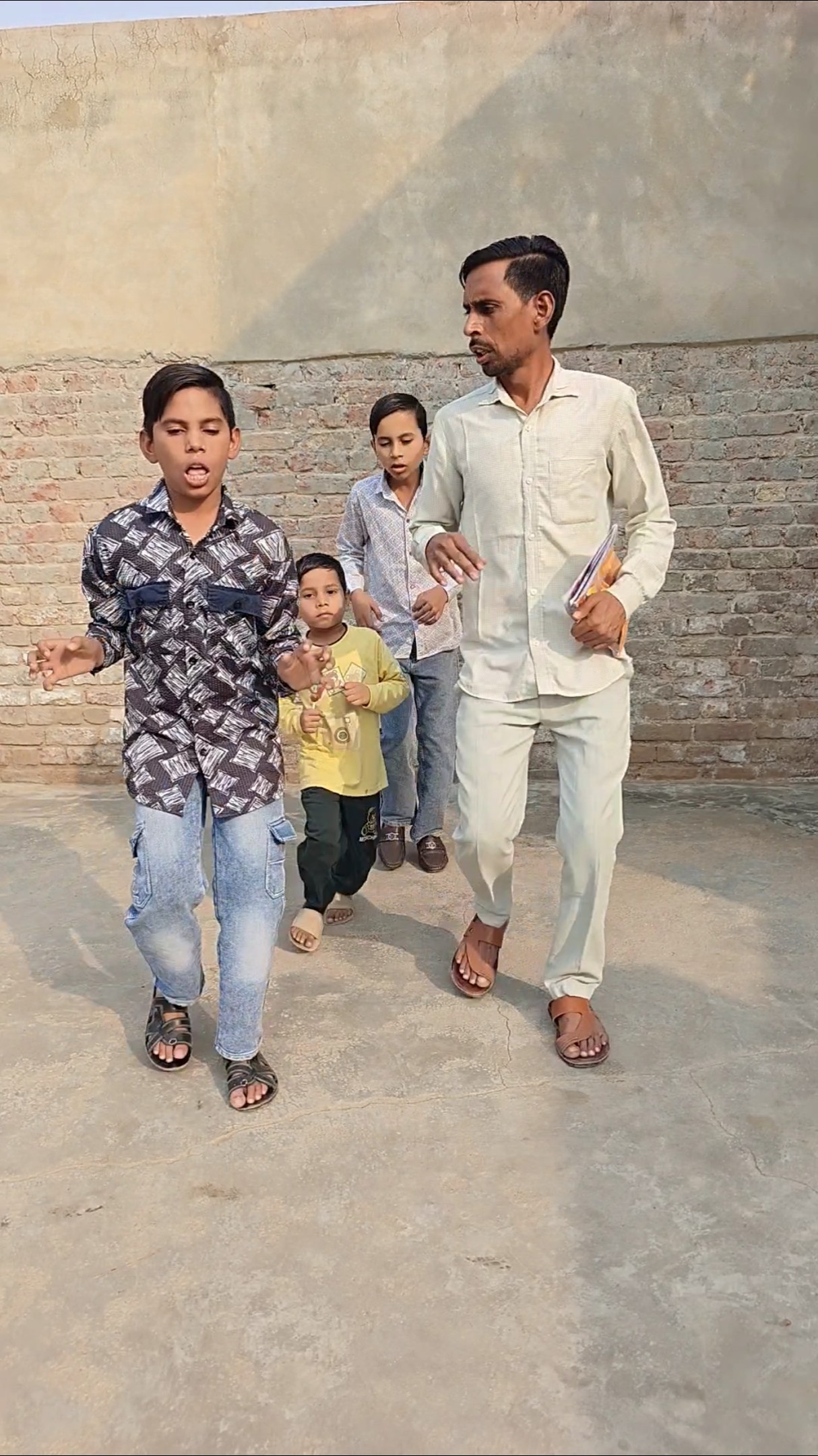 Sab Bhag kyon rahe hai ?? #shorts