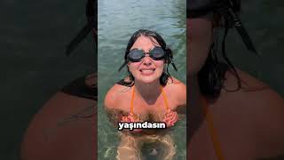 Denizde Aniden Yanında Beliren Konuşkan Çocuk 😅🍭 Resimi