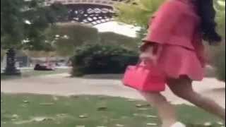 Duarrr!! Habis Maju Mundur Cantik Syahrini Ditabrak Kereta