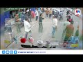 സ്വകാര്യ ബസ് ജീവനക്കാർ തമ്മിൽ കൂട്ടയടി; യാത്രക്കാരുള്ള ബസ് പിന്നോട്ടെടുത്ത് ഇടിപ്പിച്ചു | kozhikode
