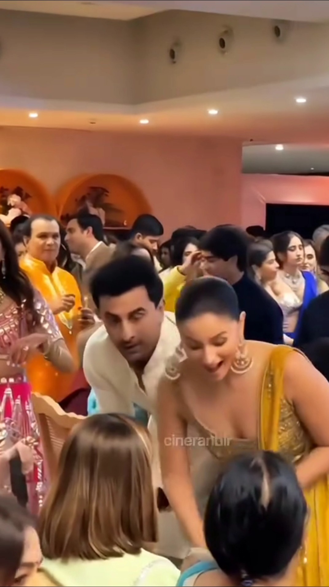 When newly-wedded couple attends wedding in the family ? #filmykalakar #aliabhatt #ranbirkapoor