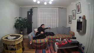 🔴 24/7 LIVE: Italian Couple in London - Real Life [LIVING ROOM 🛋️] - MiGIPepeVibes - Cam 1