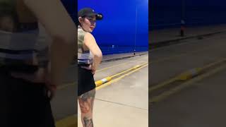 Cewek Cantik Main Skateboard