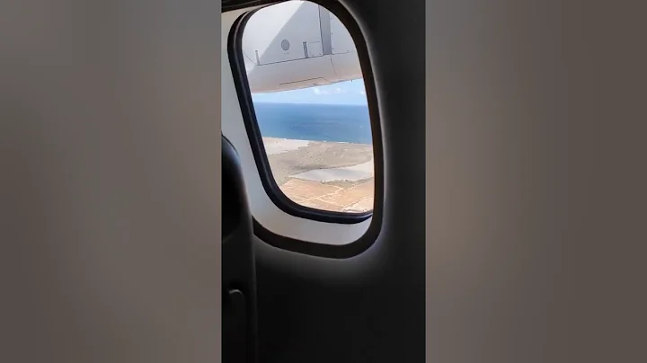 Binter flight  from Tenerife (TFS) to Gran Canaria (LPA) landing - 19th February 2022