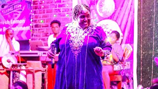 Utapenda! Khadija Kopa Alivyoimba live 'Naheshimu kazi yangu ndo inaniweka mjini' Awakumbusha Mbali.