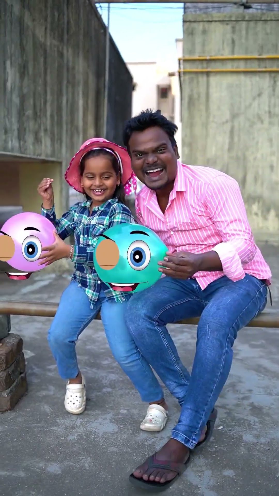 Balloon Popping ? Fun with papa ? #shorts #funnyshorts #fumnyvideos