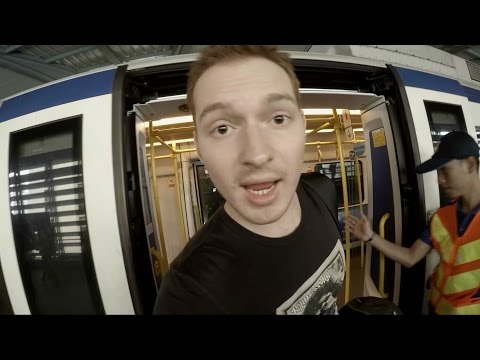 С камерой на плече С камерой на плече