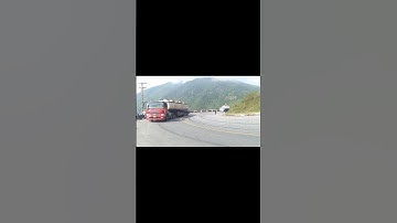 pha ôm cua leo đèo hải vân của bác tài xe bồn video chi tiết trên @NBGReview #shorts