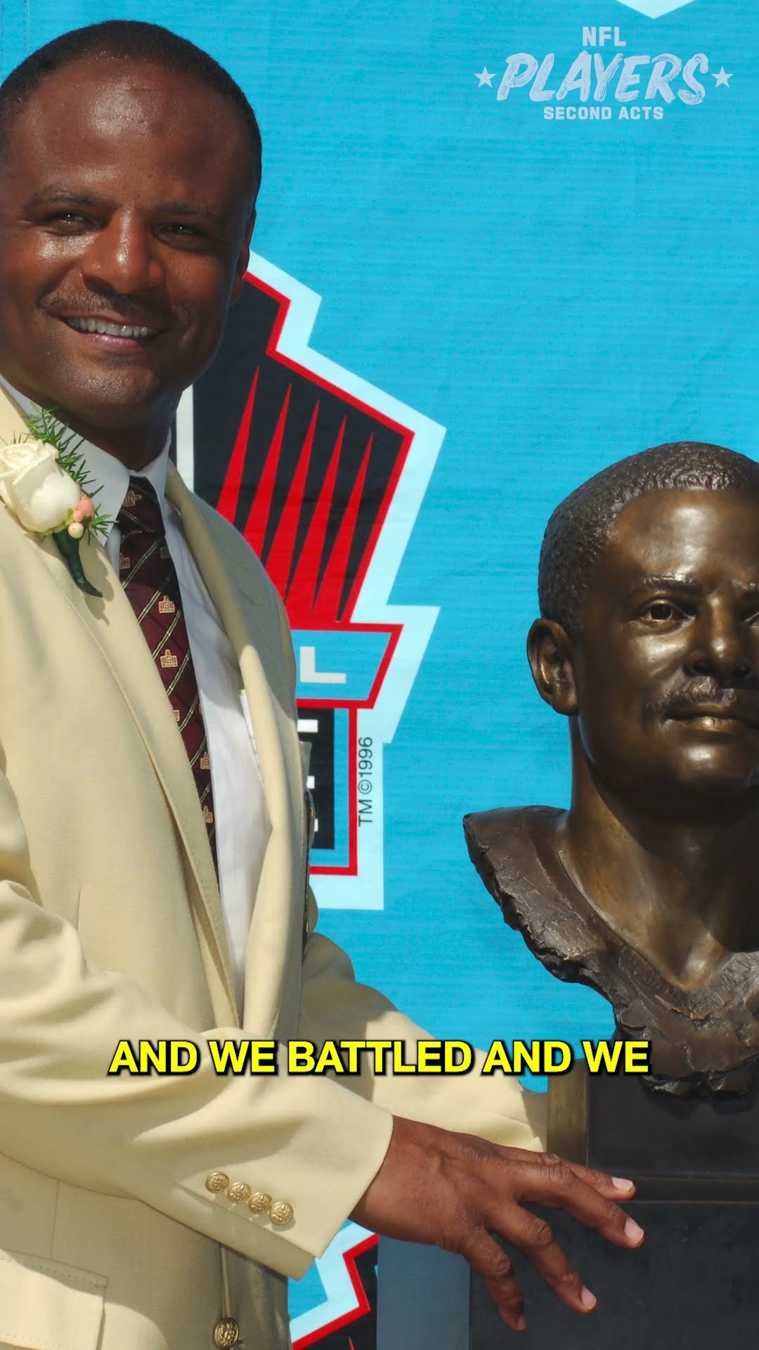 Warren Moon giving Peanut/Roman their flowers ?