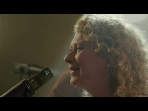 Sophie Darly - Living the Dream (Official Live Session)