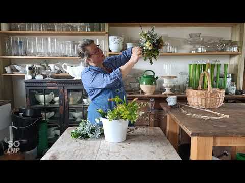 Video: Hoe om 'n blomtuin van bande met jou eie hande te maak?