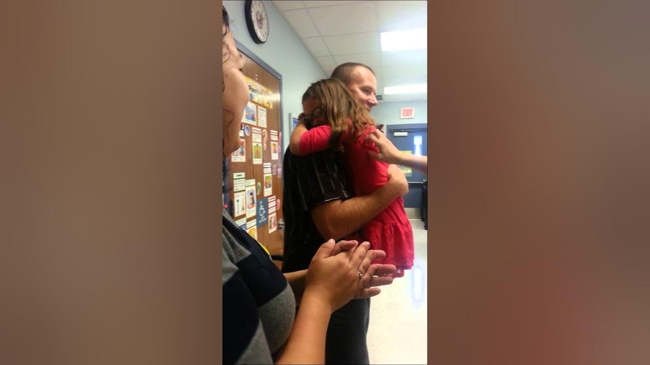 air force dad surprises his daughter at school