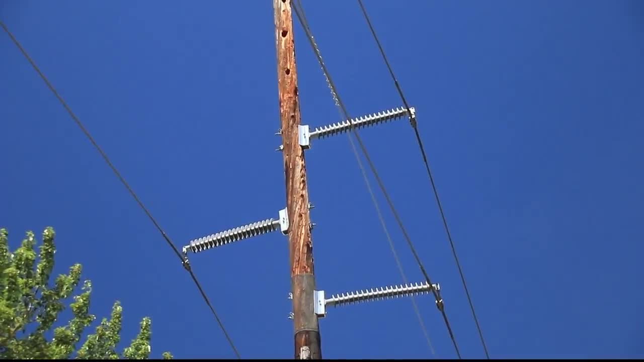Utility crews continue upgrading Tower Street powerline