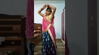 Choli ke peeche...........