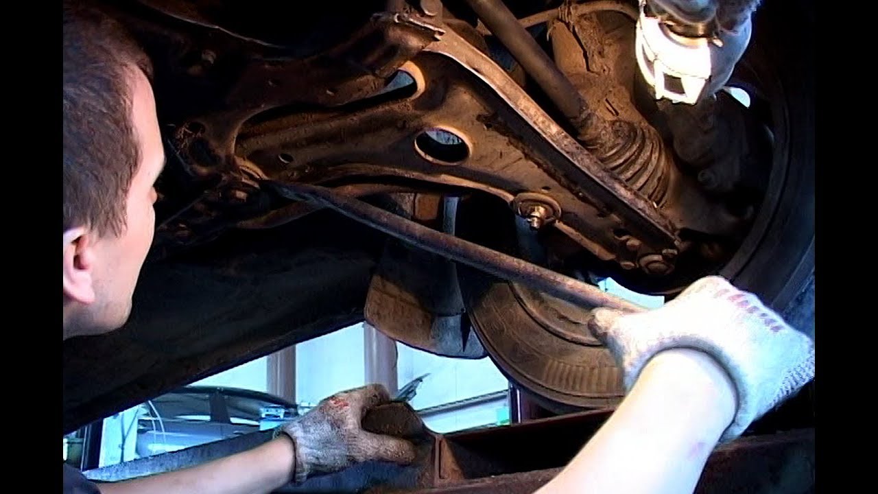 щелкающий звук при движении задним ходом