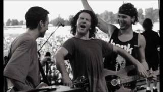 Watch Pearl Jam Dont Believe In Christmas video